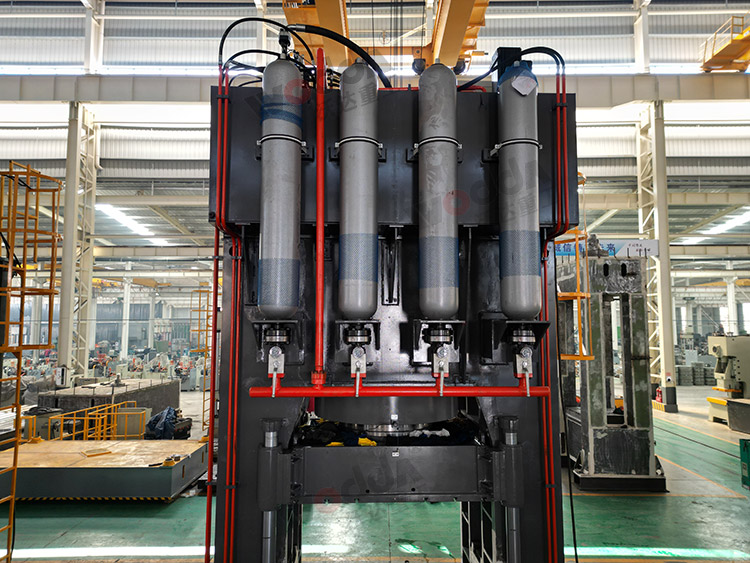 1800噸框架液壓機(jī)蓄能器 1800噸框架液壓機(jī)蓄能器