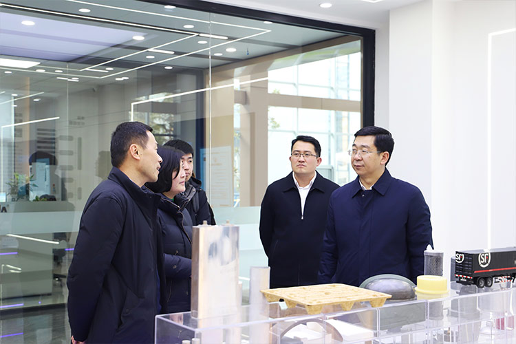 徐州市委常委、經(jīng)開區(qū)黨工委書記張克一行蒞臨山東沃達(dá)重工調(diào)研考察
