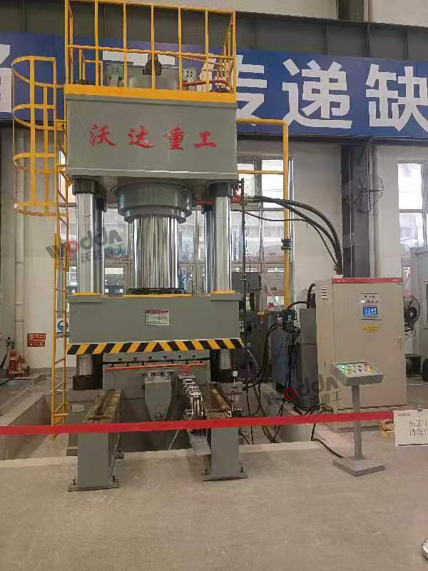 1000噸三梁四柱液壓機(jī)客戶(hù)現(xiàn)場(chǎng) 1000噸三梁四柱液壓機(jī)客戶(hù)現(xiàn)場(chǎng)