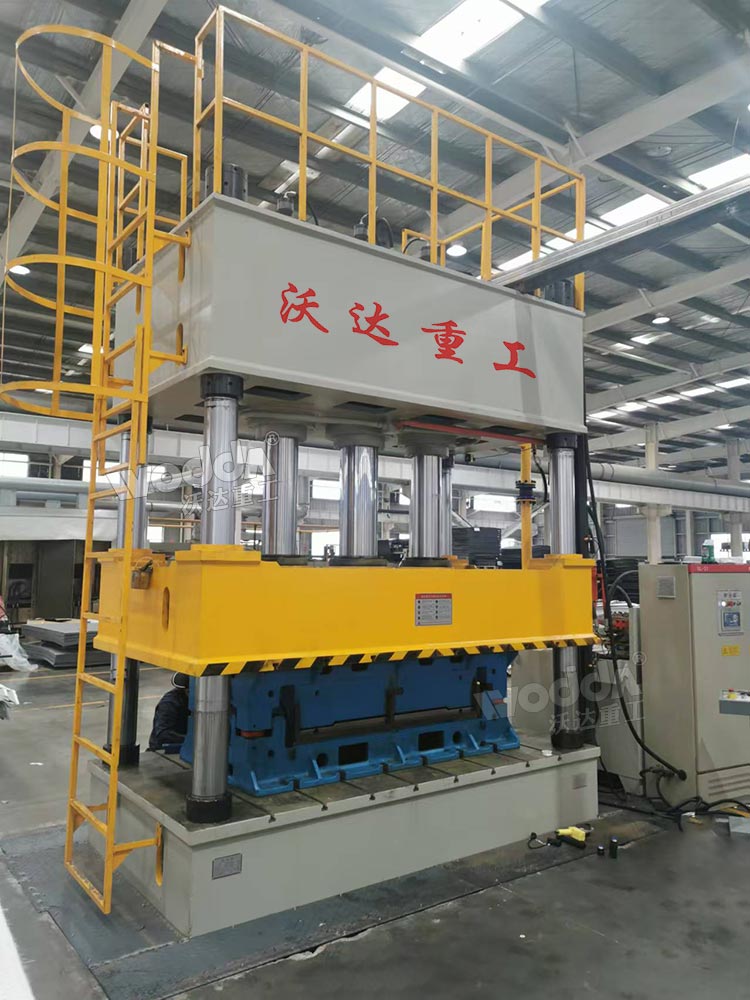 400噸汽車內飾件成型液壓機現(xiàn)場