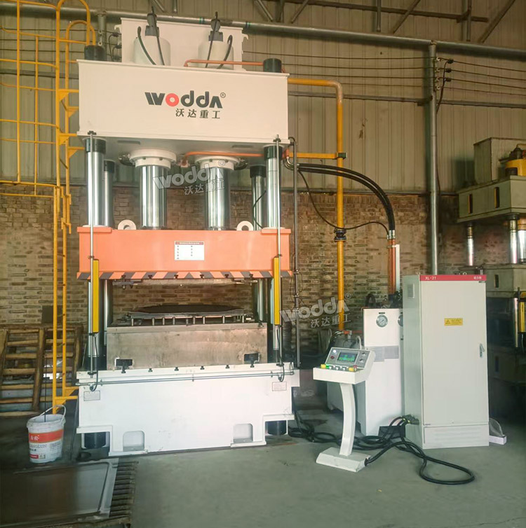 400噸汽車(chē)配件成型液壓機(jī)試