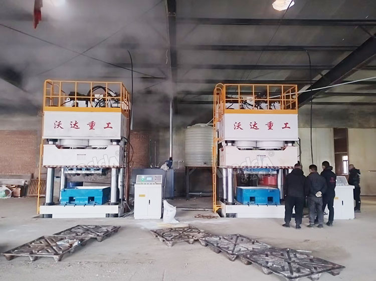 木屑托盤液壓機(jī)客戶現(xiàn)場