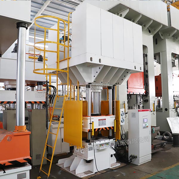 200噸四柱液壓機車間調(diào)試 200噸四柱液壓機車間調(diào)試