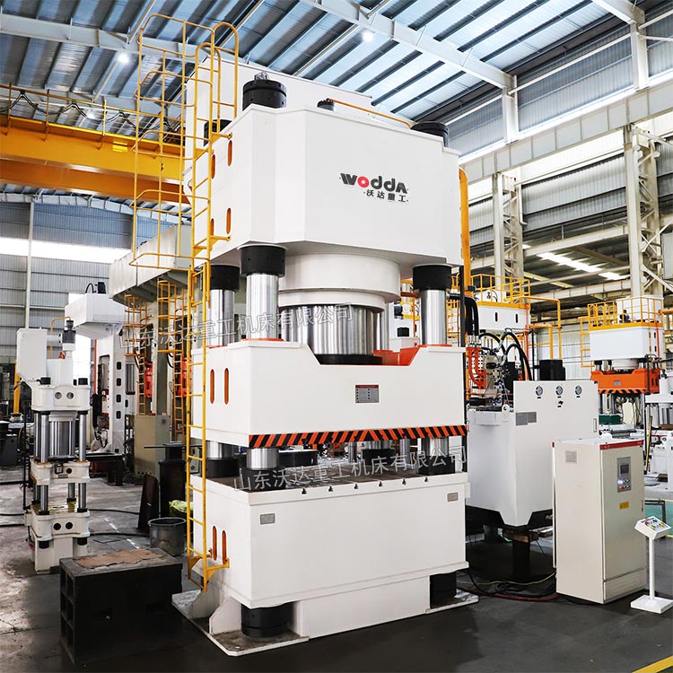 2500噸掛車鞍座沖壓成型液壓機(jī)車間調(diào)試完成 2500噸掛車鞍座沖壓成型液壓機(jī)車間調(diào)試完成